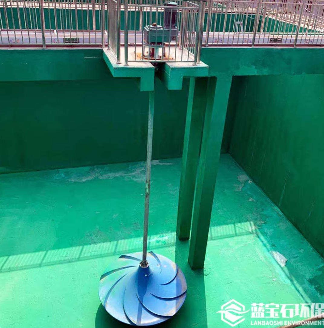 雙曲面攪拌機(jī)能夠?qū)崿F(xiàn)設(shè)備的低速運(yùn)轉(zhuǎn)和節(jié)能操作